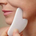 Gua Sha en Jade Blanc