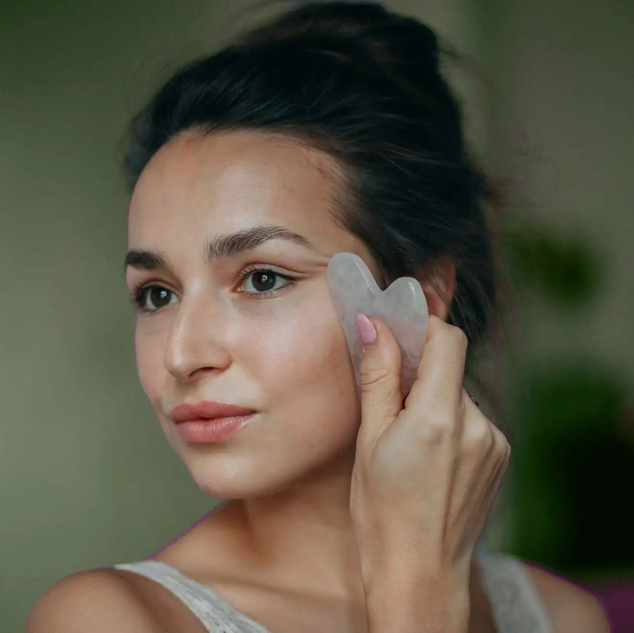 Gua sha en pierre pour le visage