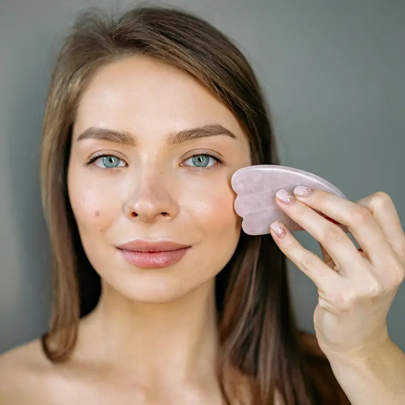 Gua sha en quartz rose en forme d'aile